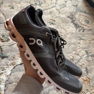 On Women’s Cloudflow Rock/Rose Running Shoe